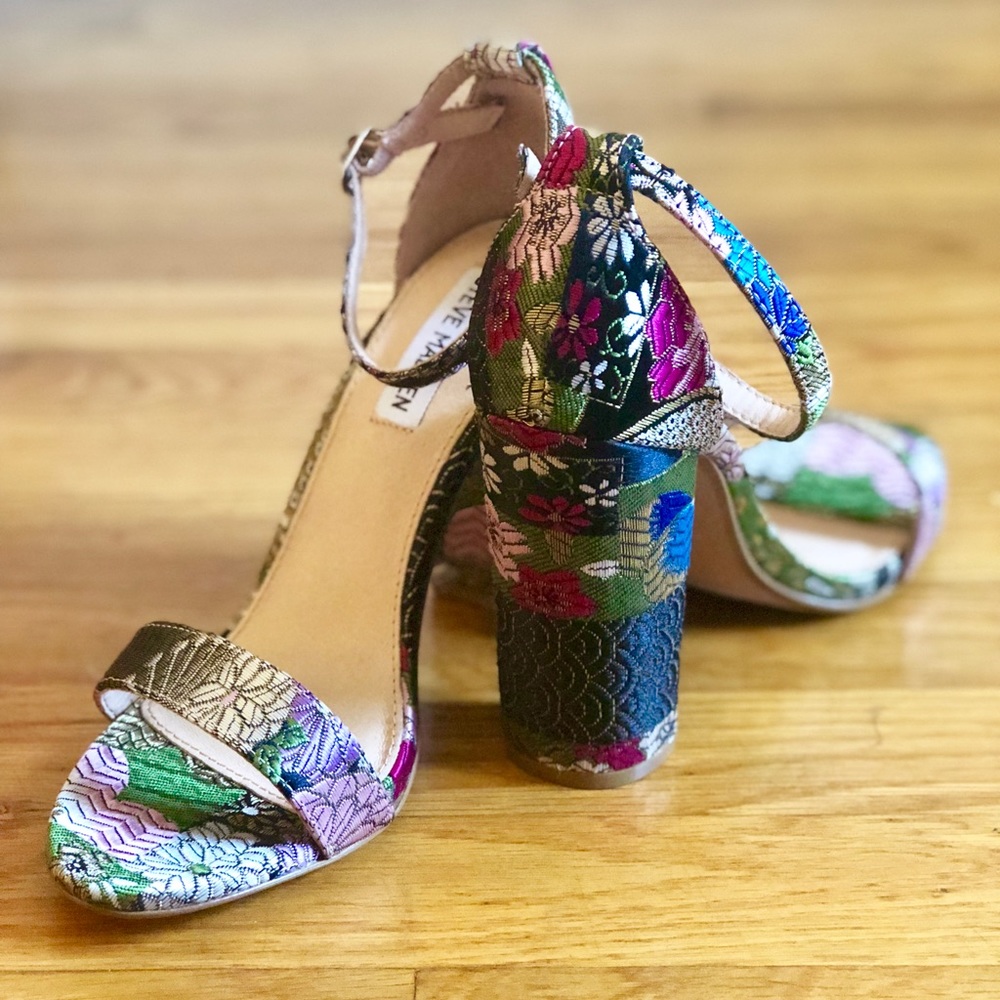 BRAND NEW Steve Madden Embroidered Open-Toe Heels